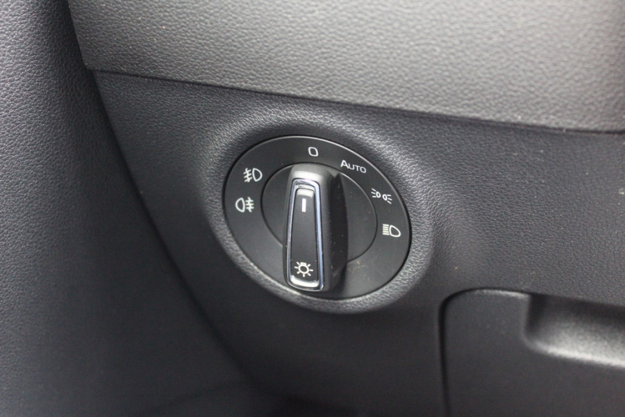 Škoda Karoq 1.5 TSI ACT Style Business / Trekhaak / Camera / Keyless / CarPlay / 18'' / Canton Audio / DAB / Stoelverwarming / Cruise Control Adaptief