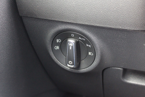 Škoda Karoq 1.5 TSI ACT Style Business / Trekhaak / Camera / Keyless / CarPlay / 18'' / Canton Audio / DAB / Stoelverwarming / Cruise Control Adaptief