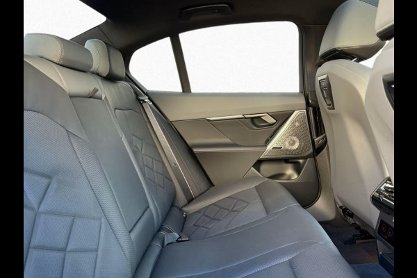 BMW 5 Serie 550e xDrive M-SPORT Pro ** PANO, MERINO LEDER, STOELVENT, B&W Sound, 21-inch LMV ** Ex. BMW AG - 26k onder NP ** ** INFORMEER OOK NAAR ONZE AANTREKKELIJKE FINANCIAL-LEASE TARIEVEN **