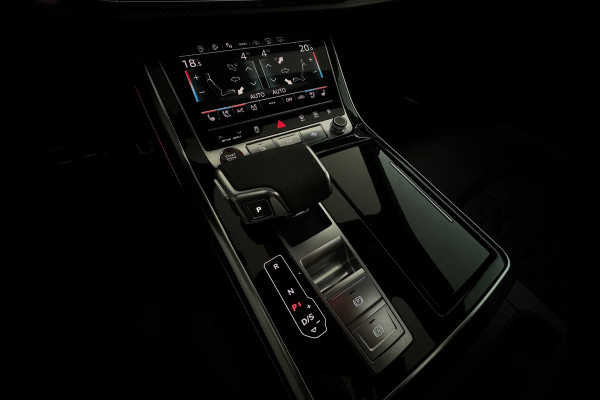 Audi RSQ8 4.0 TFSI quattro Pano|Ceramic|Akrapovic|Carbon|BTW