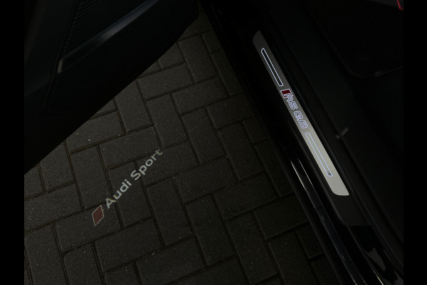 Audi RSQ8 4.0 TFSI quattro Pano|Ceramic|Akrapovic|Carbon|BTW