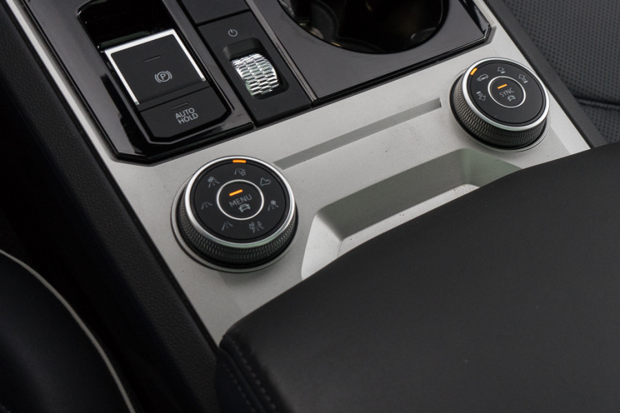 Volkswagen Touareg 3.0 TSi eHybrid 4MOTION / Puglia / Standkachel/ Luchtvering/ Panoramadak/ Trekhaak/ 280kW (381PK)