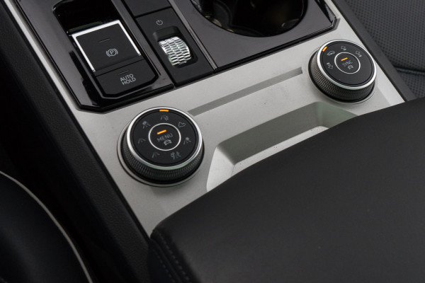 Volkswagen Touareg 3.0 TSi eHybrid 4MOTION / Puglia / Standkachel/ Luchtvering/ Panoramadak/ Trekhaak/ 280kW (381PK)