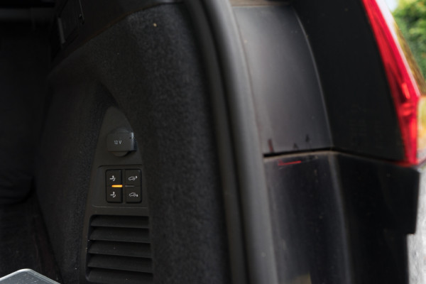 Volkswagen Touareg 3.0 TSi eHybrid 4MOTION / Puglia / Standkachel/ Luchtvering/ Panoramadak/ Trekhaak/ 280kW (381PK)