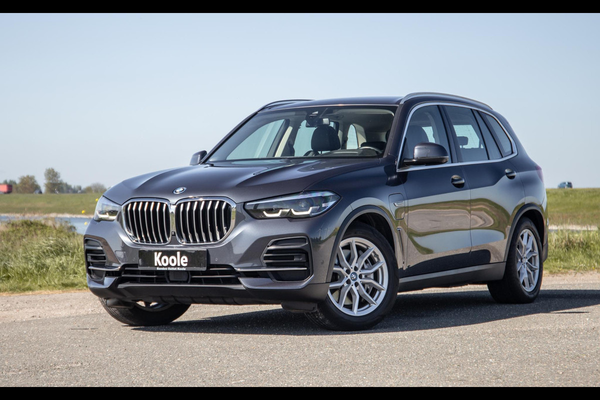 BMW X5 xDrive45e Executive CARPLAY / CAMERA / DEALER ONDERHOUDEN / ZWART LEER / STOELVERWARMING
