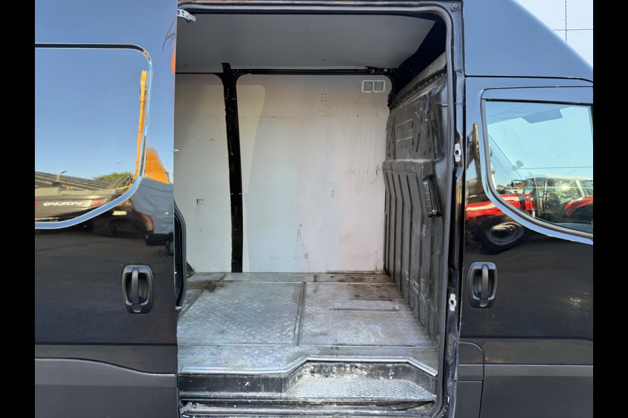 Iveco Daily 35S16 2.3 Automaat L2H2 Airco Cruise Control Navigatie Luchtgeveerde stoel