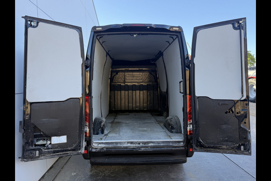 Iveco Daily 35S16 2.3 Automaat L2H2 Airco Cruise Control Navigatie Luchtgeveerde stoel