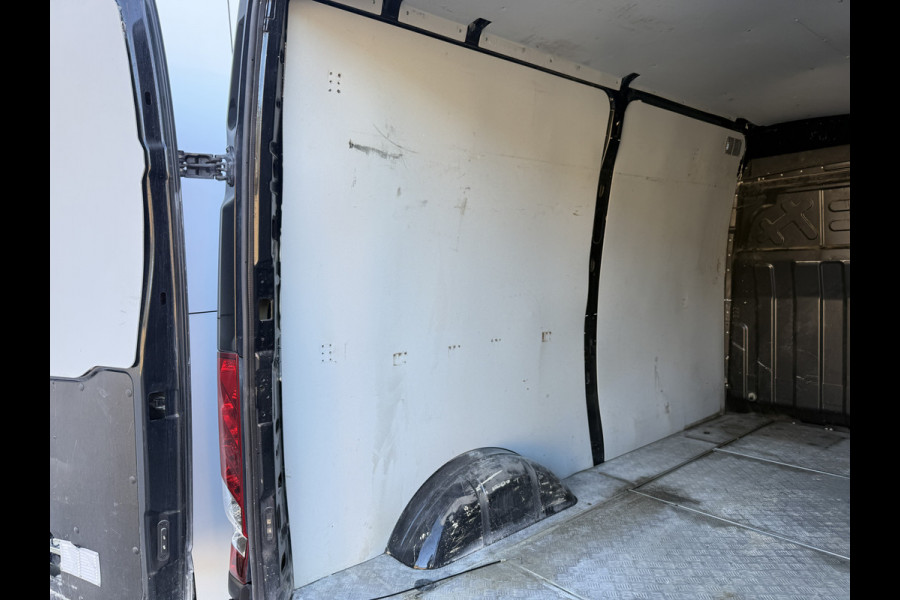 Iveco Daily 35S16 2.3 Automaat L2H2 Airco Cruise Control Navigatie Luchtgeveerde stoel
