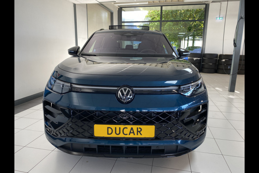 Volkswagen Tayron 1.5 eHybrid R-Line Edition 272 PK Panoramadak / Trekhaak / matrix led / Carplay