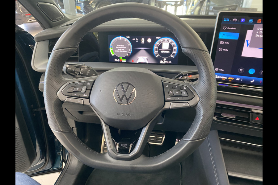 Volkswagen Tayron 1.5 eHybrid R-Line Edition 272 PK Panoramadak / Trekhaak / matrix led / Carplay