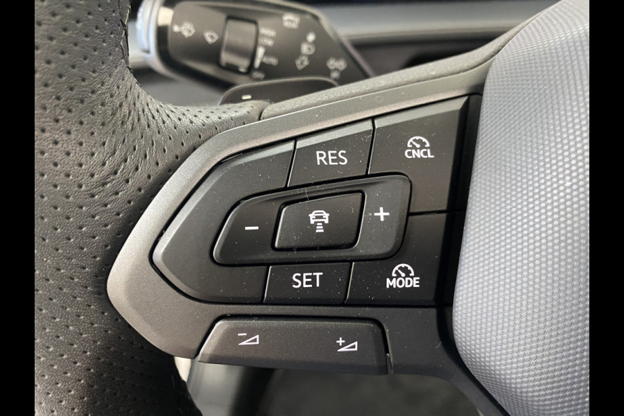 Volkswagen Tayron 1.5 eHybrid R-Line Edition 272 PK Panoramadak / Trekhaak / matrix led / Carplay