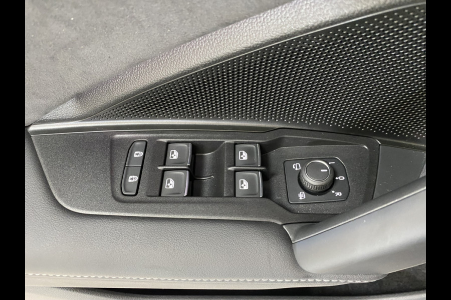 Volkswagen Tayron 1.5 eHybrid R-Line Edition 272 PK Panoramadak / Trekhaak / matrix led / Carplay