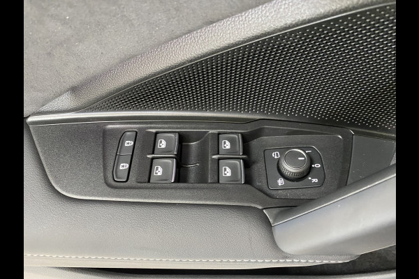 Volkswagen Tayron 1.5 eHybrid R-Line Edition 272 PK Panoramadak / Trekhaak / matrix led / Carplay