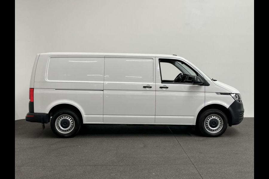 Volkswagen Transporter 2.0 TDI L2H1 150PK Automaat Airco Cruise Control Apple Carplay Verwarmbare stoel en vooruit