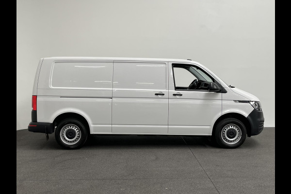 Volkswagen Transporter 2.0 TDI L2H1 150PK Automaat Airco Cruise Control Apple Carplay Verwarmbare stoel en vooruit