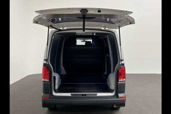 Volkswagen Transporter 2.0 TDI L2H1 150PK Automaat Airco Cruise Control Apple Carplay Verwarmbare stoel en vooruit