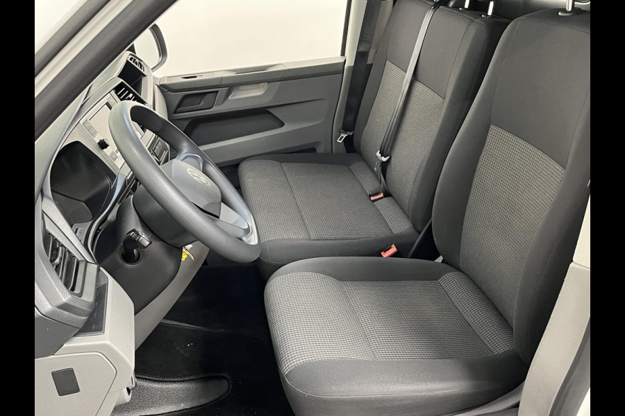 Volkswagen Transporter 2.0 TDI L2H1 150PK Automaat Airco Cruise Control Apple Carplay Verwarmbare stoel en vooruit