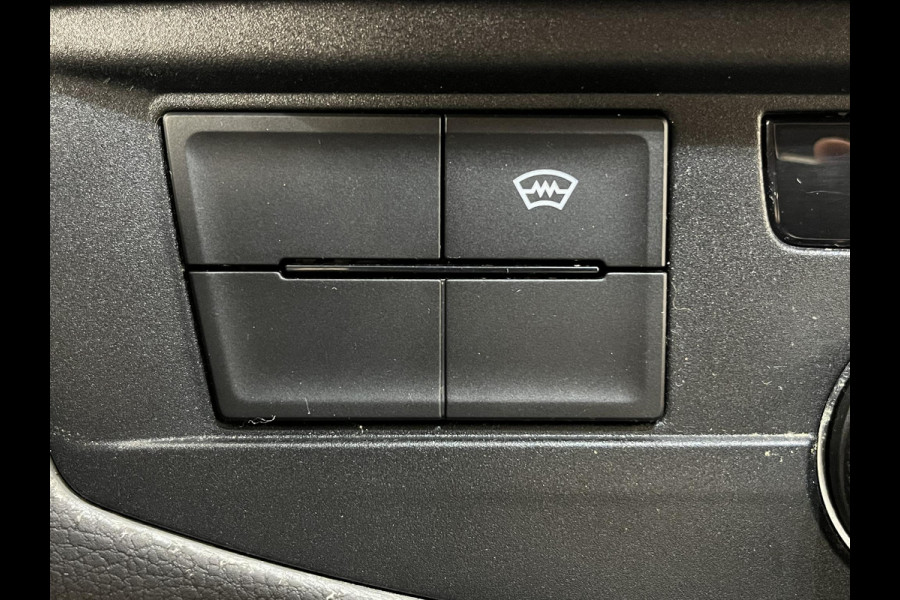 Volkswagen Transporter 2.0 TDI L2H1 150PK Automaat Airco Cruise Control Apple Carplay Verwarmbare stoel en vooruit