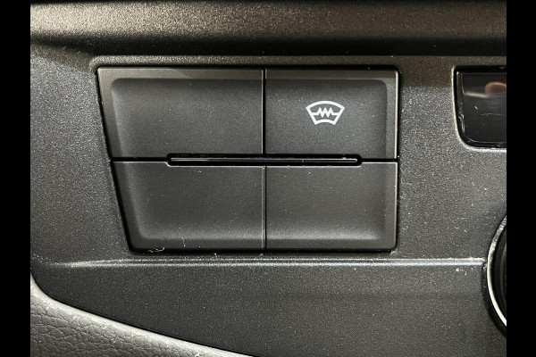 Volkswagen Transporter 2.0 TDI L2H1 150PK Automaat Airco Cruise Control Apple Carplay Verwarmbare stoel en vooruit