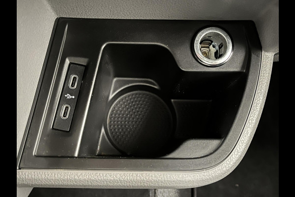 Volkswagen Transporter 2.0 TDI L2H1 150PK Automaat Airco Cruise Control Apple Carplay Verwarmbare stoel en vooruit