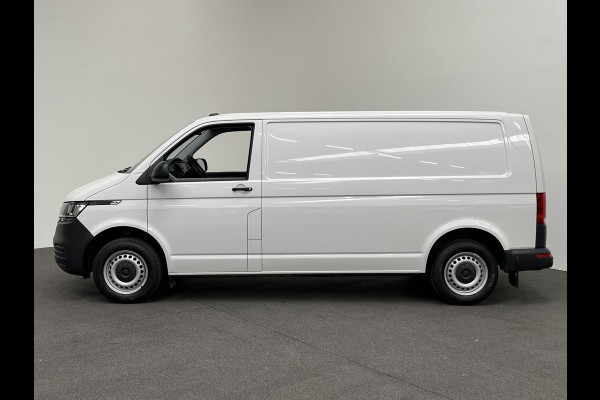 Volkswagen Transporter 2.0 TDI L2H1 150PK Automaat Airco Cruise Control Apple Carplay Verwarmbare stoel en vooruit