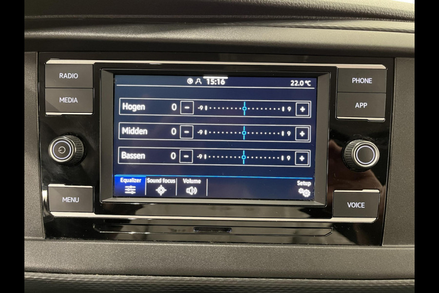 Volkswagen Transporter 2.0 TDI L2H1 150PK Automaat Airco Cruise Control Apple Carplay Verwarmbare stoel en vooruit