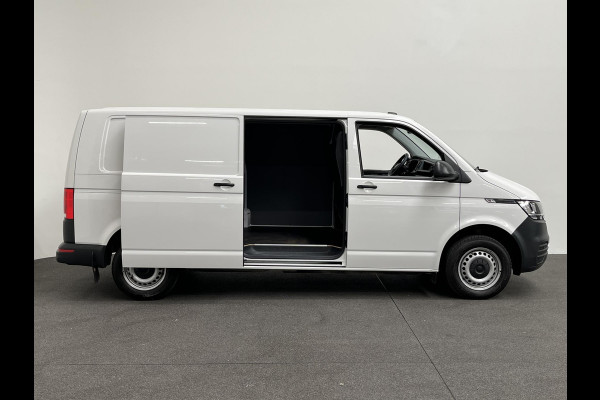 Volkswagen Transporter 2.0 TDI L2H1 150PK Automaat Airco Cruise Control Apple Carplay Verwarmbare stoel en vooruit