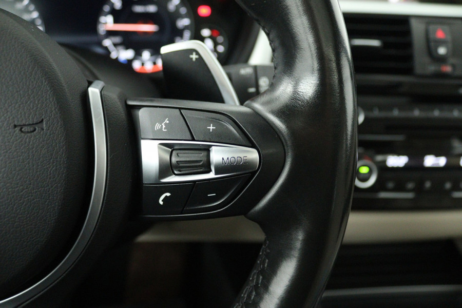 BMW 3 Serie Touring 320i Edition M Sport Shadow High Executive (PANORAMADAK, CAMERA, STOELVERWARMING, PARKEERSENSOREN)