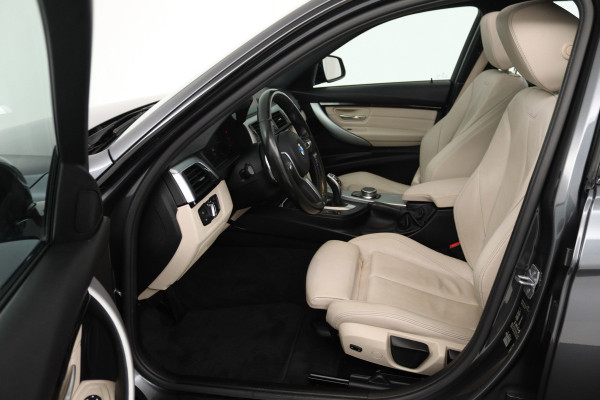 BMW 3 Serie Touring 320i Edition M Sport Shadow High Executive (PANORAMADAK, CAMERA, STOELVERWARMING, PARKEERSENSOREN)