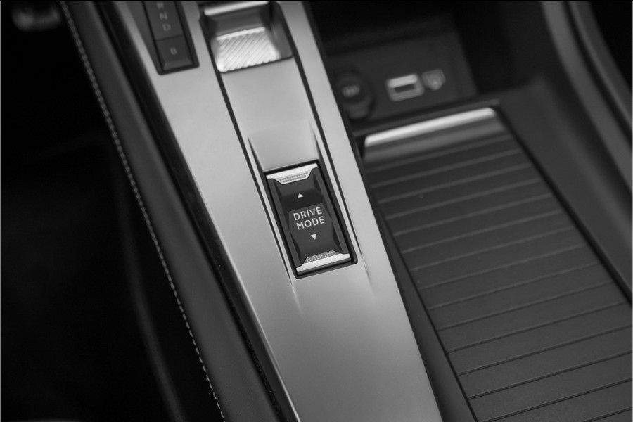 Peugeot 308 1.6 Hybrid 225 GT Pack Business Pano ACC Focal 360° 18"