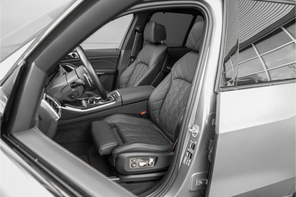 BMW X5 xDrive50e M-Sport Pro Driving Ass Pro Stoelvent H&K Iconic Glow Trekhaak Frozen