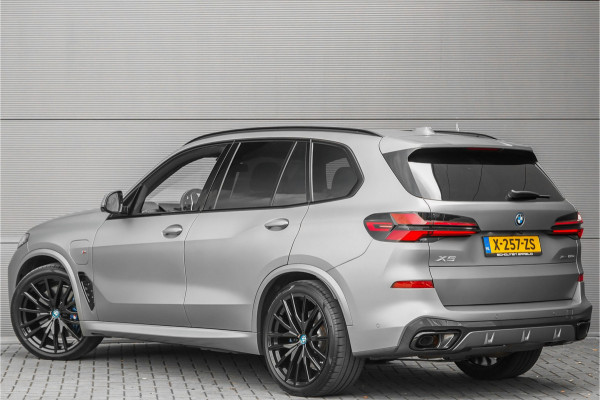 BMW X5 xDrive50e M-Sport Pro Driving Ass Pro Stoelvent H&K Iconic Glow Trekhaak Frozen