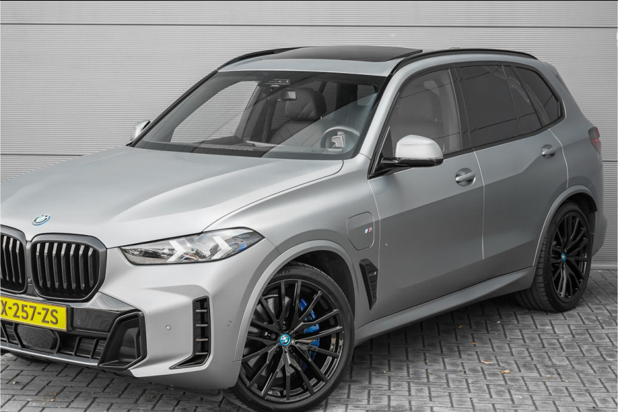 BMW X5 xDrive50e M-Sport Pro Driving Ass Pro Stoelvent H&K Iconic Glow Trekhaak Frozen