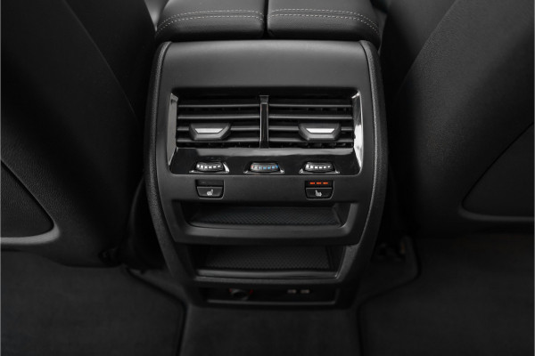 BMW X5 xDrive50e M-Sport Pro Driving Ass Pro Stoelvent H&K Iconic Glow Trekhaak Frozen