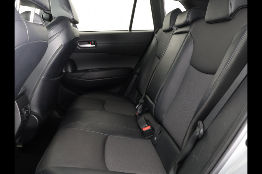 Toyota Corolla Cross 2.0 High Power Hybrid First Edition | Apple Carplay & AndroidAUTO | Stoelverwarming | BSM | Elektrische kofferbak |