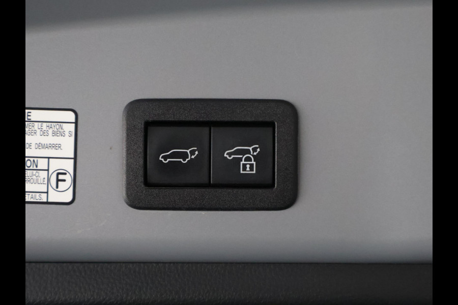 Toyota Corolla Cross 2.0 High Power Hybrid First Edition | Apple Carplay & AndroidAUTO | Stoelverwarming | BSM | Elektrische kofferbak |