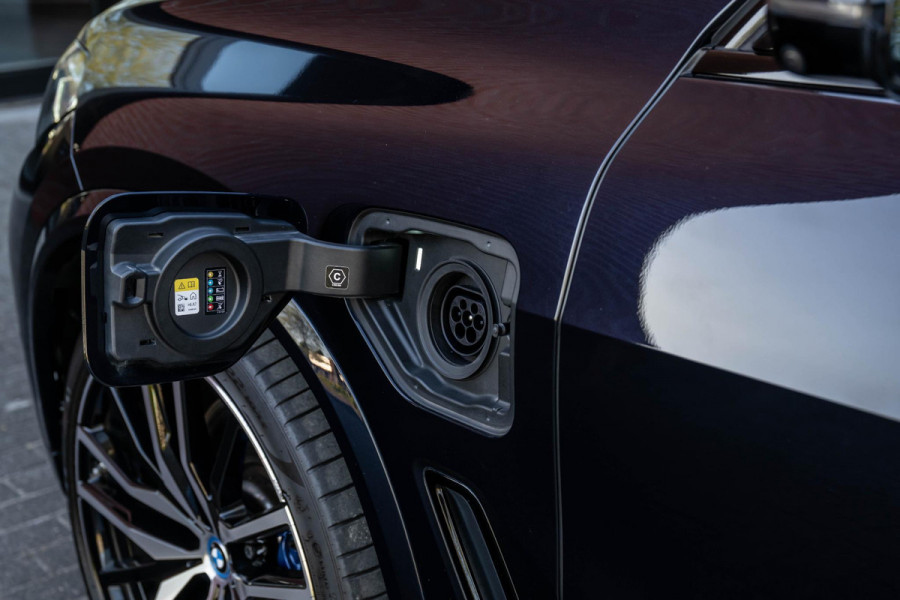 BMW X5 xDrive45e M-Sport 4-Wielsturing Laser HuD Pano 360