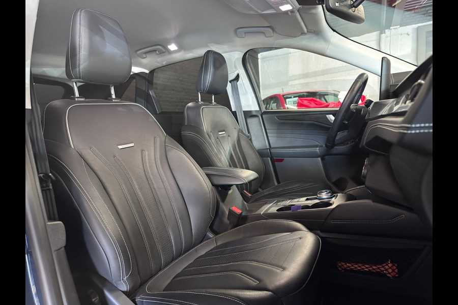 Ford Kuga 2.5 PHEV Vignale AUTO / HEAD-UP / LANE ASSIST / 360