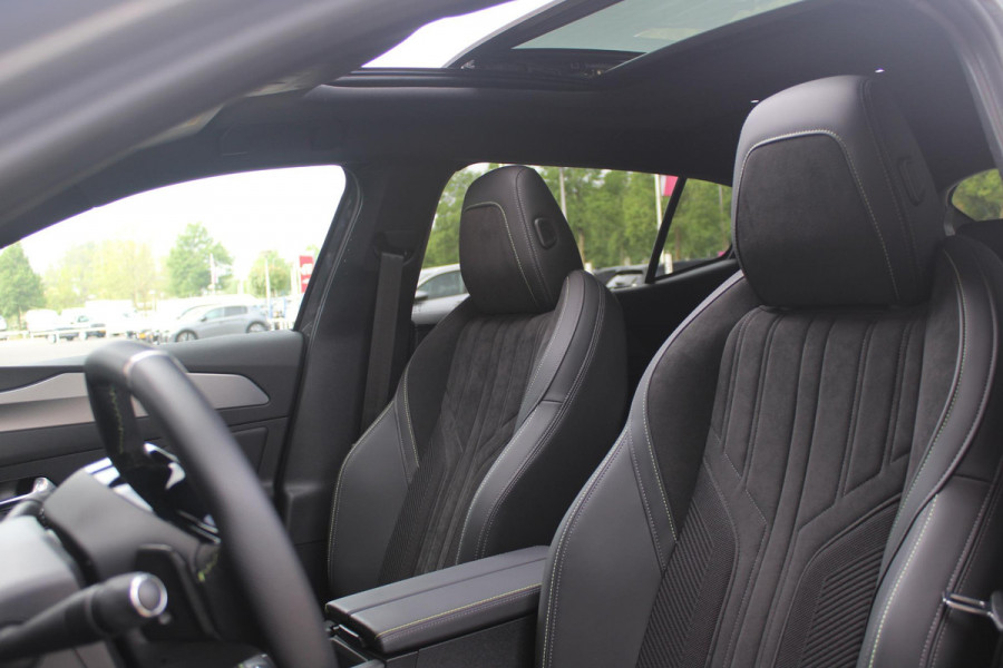 Peugeot 408 1.6 HYbrid 225PK EAT8 GT | PANORAMA SCHUIF/KANTEL DAK | FOCAL PREMIUM AUDIO SYSTEM | STUUR VERWARMING | SFEER VERLICHTING | 20" LICHTMETALEN VELGEN | ELEKTRISCH BEDIENBARE ACHTERKLEP | LED MATRIX KOPLAMPEN | 360° CAMERA | PARKEERSENSOREN VOOR + ACHTER | DRAADLOZE TELEFOONLADER | DRAADLOZE APPLE CARPLAY/ANDROID AUTO | NAVIGATIE | DODEHOEK DETECTIE | ADAPTIVE CRUISE CONTROL |