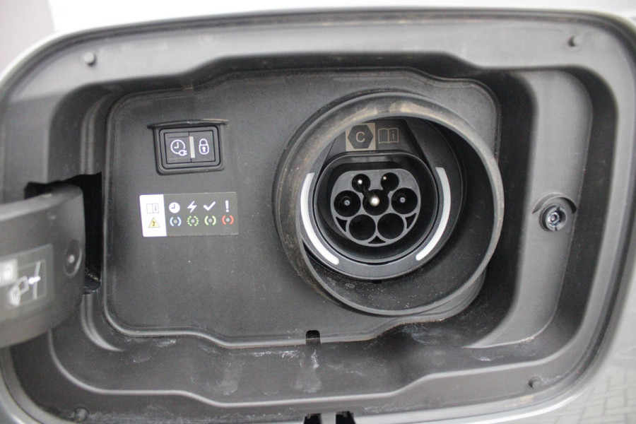 Peugeot 408 1.6 HYbrid 225PK EAT8 GT | PANORAMA SCHUIF/KANTEL DAK | FOCAL PREMIUM AUDIO SYSTEM | STUUR VERWARMING | SFEER VERLICHTING | 20" LICHTMETALEN VELGEN | ELEKTRISCH BEDIENBARE ACHTERKLEP | LED MATRIX KOPLAMPEN | 360° CAMERA | PARKEERSENSOREN VOOR + ACHTER | DRAADLOZE TELEFOONLADER | DRAADLOZE APPLE CARPLAY/ANDROID AUTO | NAVIGATIE | DODEHOEK DETECTIE | ADAPTIVE CRUISE CONTROL |