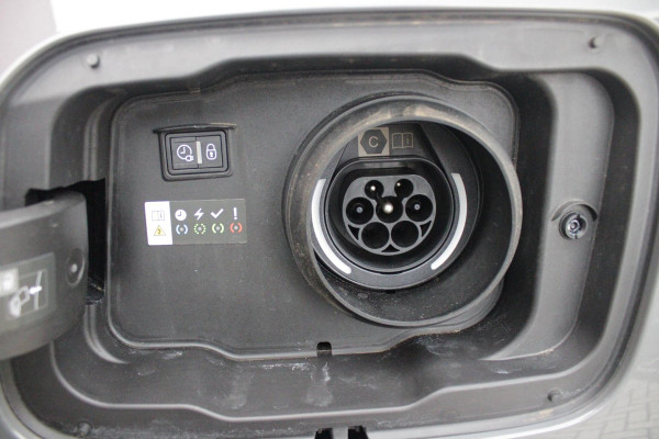 Peugeot 408 1.6 HYbrid 225PK EAT8 GT | PANORAMA SCHUIF/KANTEL DAK | FOCAL PREMIUM AUDIO SYSTEM | STUUR VERWARMING | SFEER VERLICHTING | 20" LICHTMETALEN VELGEN | ELEKTRISCH BEDIENBARE ACHTERKLEP | LED MATRIX KOPLAMPEN | 360° CAMERA | PARKEERSENSOREN VOOR + ACHTER | DRAADLOZE TELEFOONLADER | DRAADLOZE APPLE CARPLAY/ANDROID AUTO | NAVIGATIE | DODEHOEK DETECTIE | ADAPTIVE CRUISE CONTROL |
