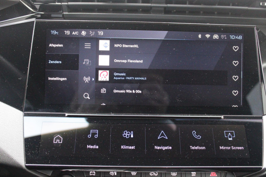 Peugeot 408 1.6 HYbrid 225PK EAT8 GT | PANORAMA SCHUIF/KANTEL DAK | FOCAL PREMIUM AUDIO SYSTEM | STUUR VERWARMING | SFEER VERLICHTING | 20" LICHTMETALEN VELGEN | ELEKTRISCH BEDIENBARE ACHTERKLEP | LED MATRIX KOPLAMPEN | 360° CAMERA | PARKEERSENSOREN VOOR + ACHTER | DRAADLOZE TELEFOONLADER | DRAADLOZE APPLE CARPLAY/ANDROID AUTO | NAVIGATIE | DODEHOEK DETECTIE | ADAPTIVE CRUISE CONTROL |