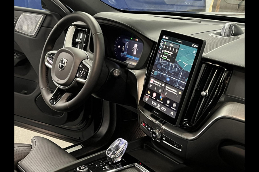 Volvo XC60 2.0 T8 PHEV AWD Ultra Black Edition Trekhaak | Bowers & Wilkins |  Massage | Open dak |  Stoel ventilatie | Stoel-/stuurverwarming | Head-up | 360 camera | *455PK*