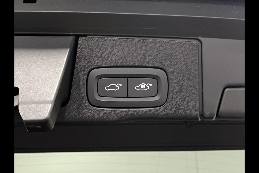 Volvo XC60 2.0 T8 PHEV AWD Ultra Black Edition Bowers & Wilkins |  Massage | Open dak |  Stoel ventilatie | Stoel-/stuurverwarming | Head-up | 360 camera | *455PK*