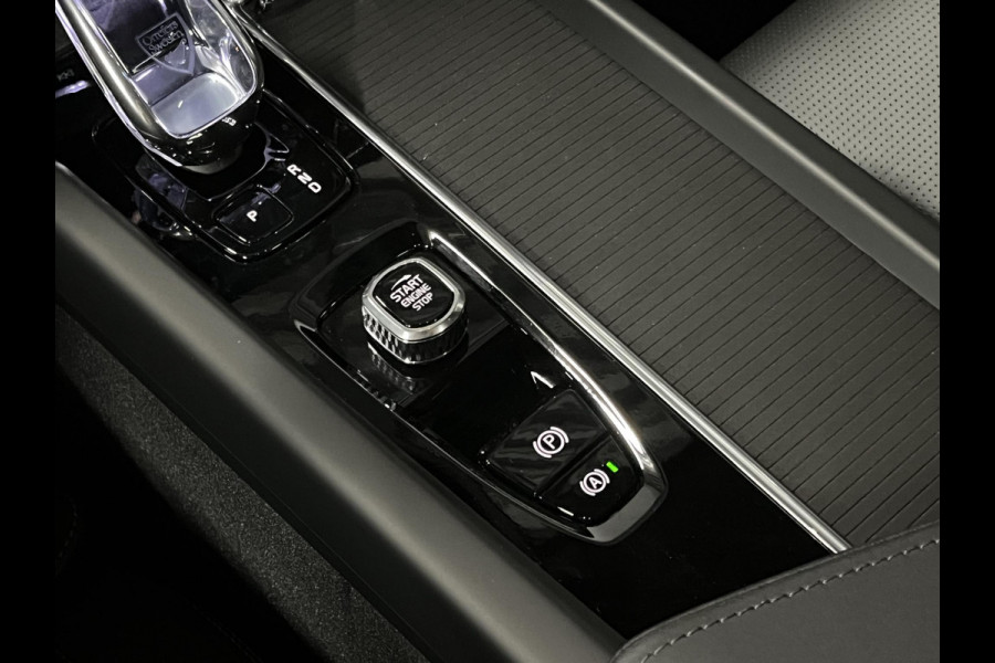 Volvo XC60 2.0 T8 PHEV AWD Ultra Black Edition Bowers & Wilkins |  Massage | Open dak |  Stoel ventilatie | Stoel-/stuurverwarming | Head-up | 360 camera | *455PK*