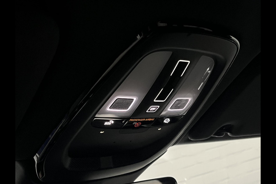 Volvo XC60 2.0 T8 PHEV AWD Ultra Black Edition Bowers & Wilkins |  Massage | Open dak |  Stoel ventilatie | Stoel-/stuurverwarming | Head-up | 360 camera | *455PK*