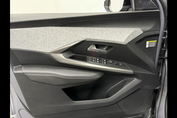 Peugeot 5008 1.2 Hybrid 136pk Allure Automaat 7 Persoons Navigatie Cruise control Climate control LED Parkeersensoren Camera Apple Carplay/ Android Auto Radio