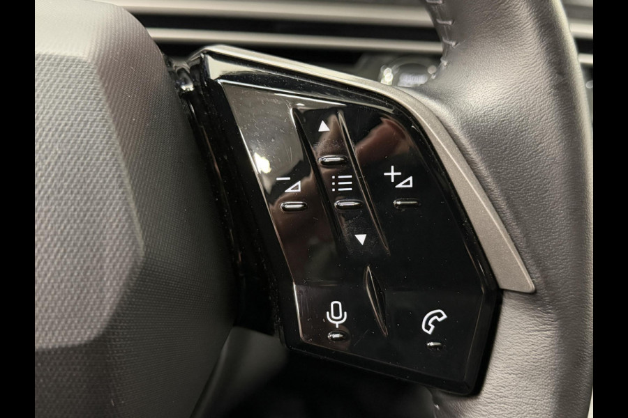 Peugeot 5008 1.2 Hybrid 136pk Allure Automaat 7 Persoons Navigatie Cruise control Climate control LED Parkeersensoren Camera Apple Carplay/ Android Auto Radio
