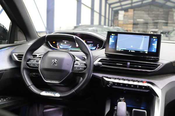Peugeot 3008 1.6 HYbrid 225 GT, Focal Sound, 19" LM, LED, Camera