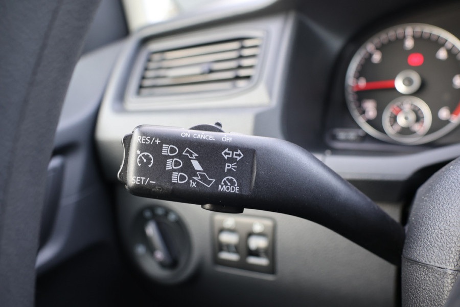 Volkswagen Caddy 2.0 TDI Highline 185 PK | MF Stuur | Trekhaak | PDC | Airco | Elek ramen | Treeplanken | Nieuwe APK | NAP Logisch | Euro 6